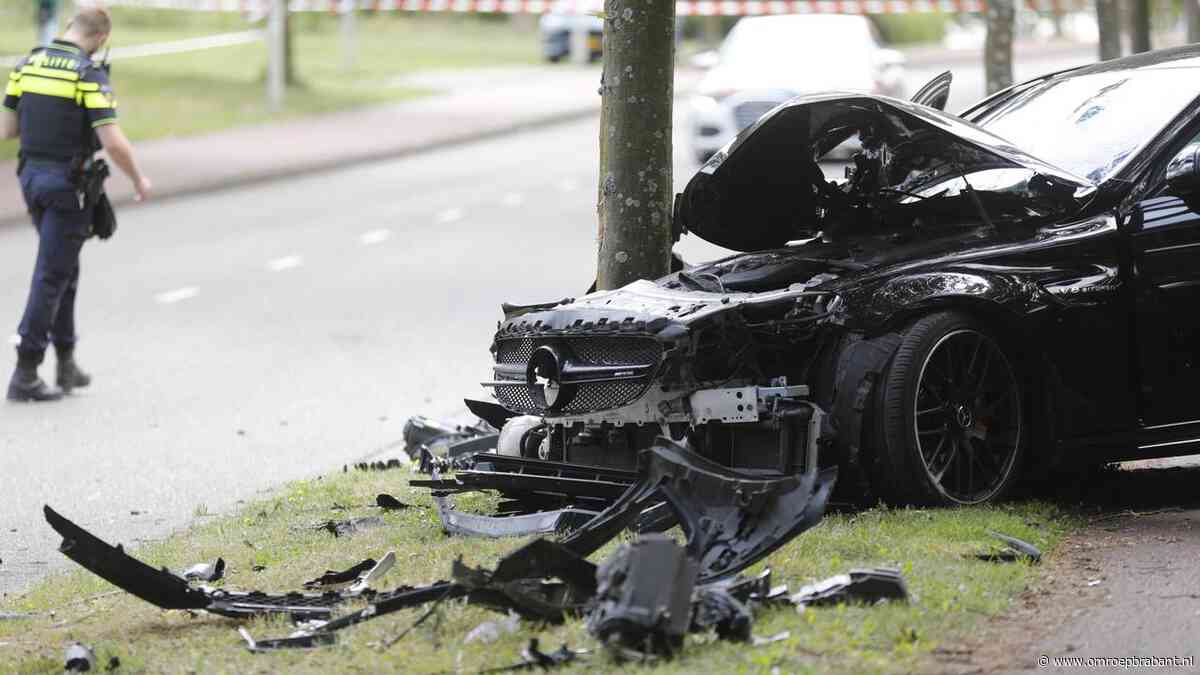 Man en kinderen gewond bij verkeersongeluk