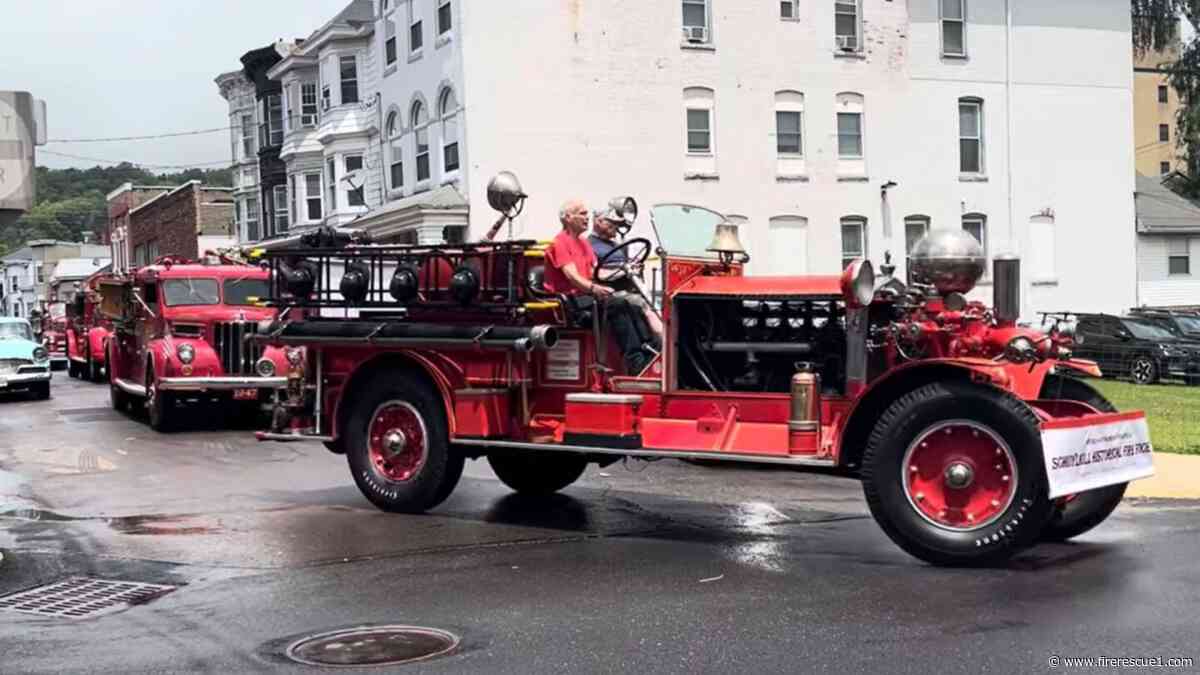 Century-old Ahrens Fox fire engine honored in Pa. parade