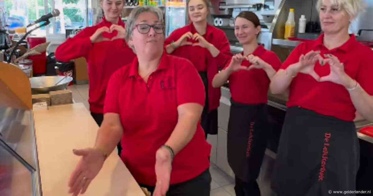 Cafetaria De Lekkerbek scoort miljoenen views met heerlijke snackbarhit: ‘Niet te geloven!’