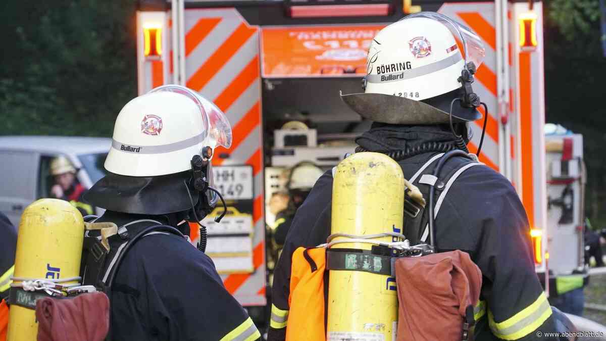 Balkonbrand in Groß Borstel breitet sich bis ins Dach aus