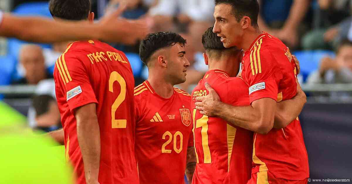 Spanje draait het helemaal om in slotfase en voorkomt Roemeense stunt