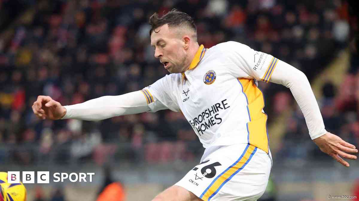 Port Vale sign Shrewsbury midfielder Shipley