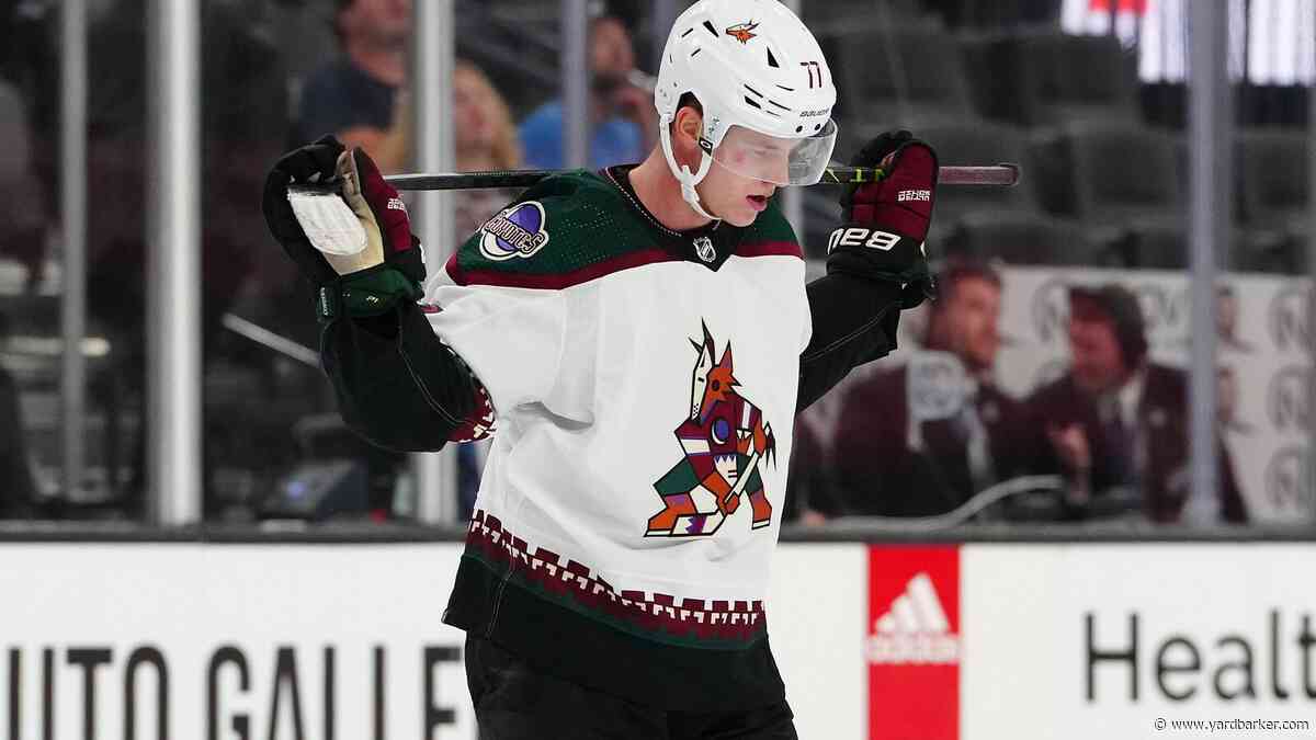 Bruins sign Victor Soderstrom to one-year contract