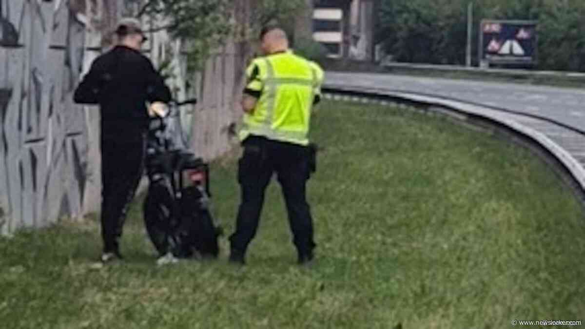 Politie haalt dronken man op fatbike van de A10 in Amsterdam