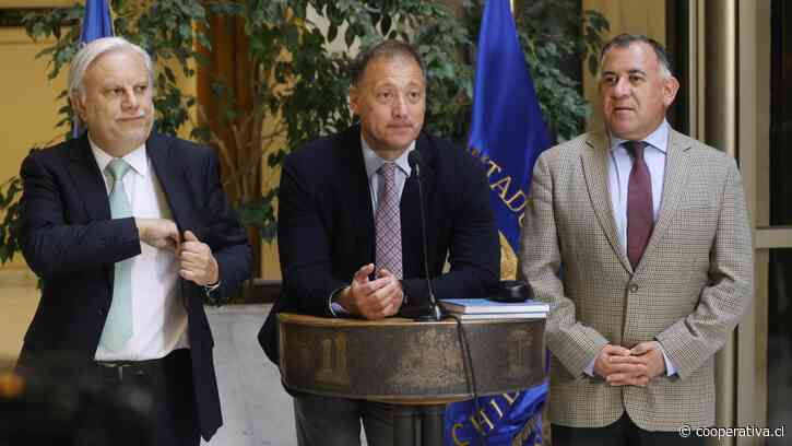 Diputados evalúan censurar mesa por viaje de su presidente en semana distrital
