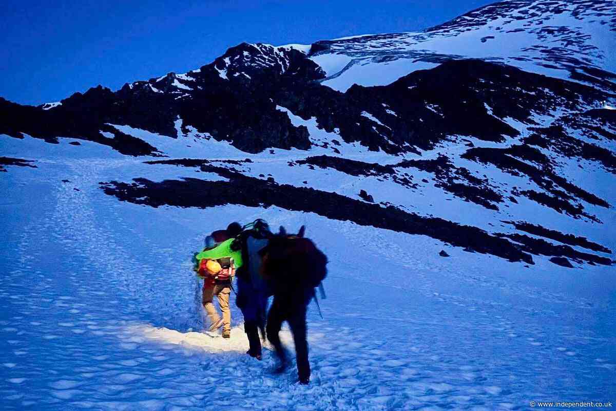 Dramatic helicopter rescue saves two hikers hit by lightning near peak of Colorado mountain