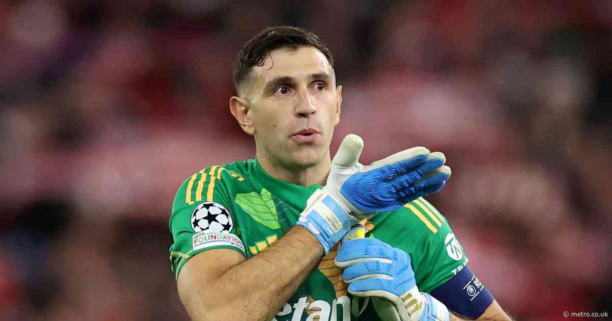 Emiliano Martinez responds to Manchester United transfer approach