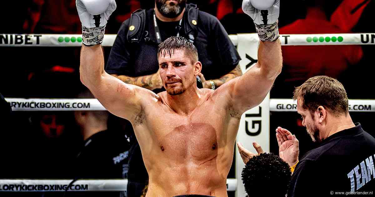 LIVE Glory 100 | Haagse kickbokser woedend en in tranen, verhit gevecht razendsnel beslist, aftellen voor Verhoeven