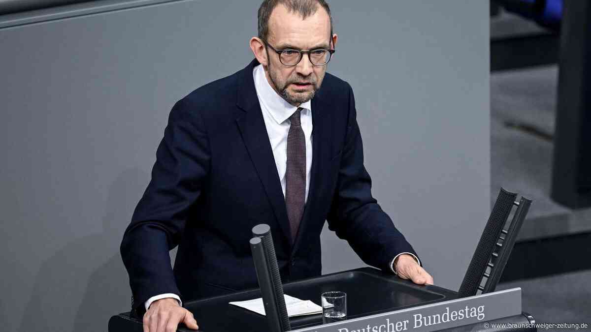Pflichtdienst für Männer und Frauen: Vorstoß im Bundestag