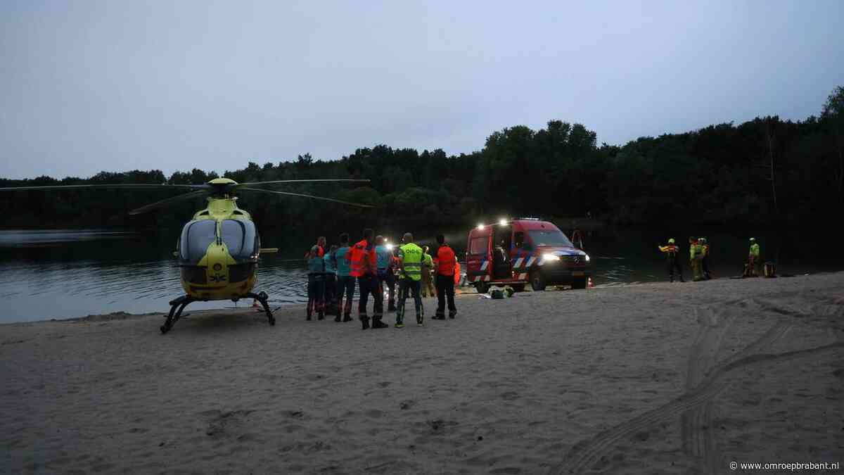 Brandweer en politie zoeken naar persoon in water