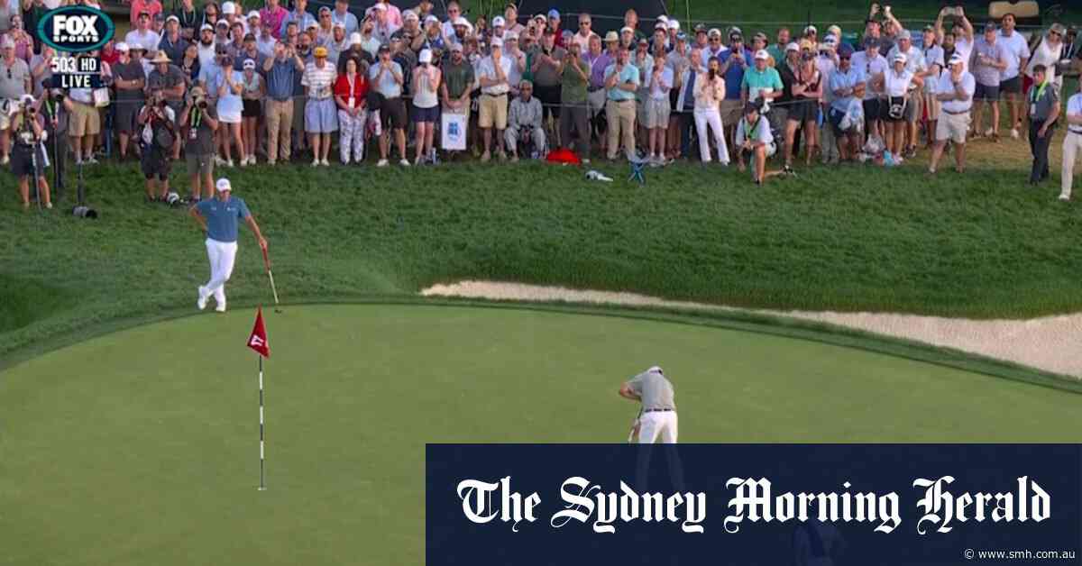 Scott moves into share of lead