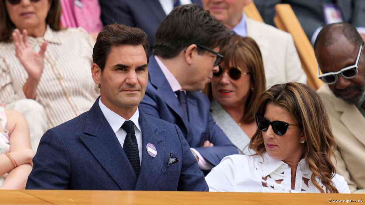 Federer back in Royal Box for Djokovic's match