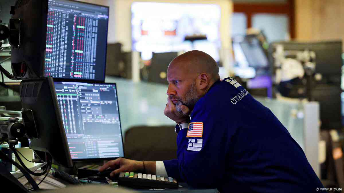 Tesla rutschen ab: Trumps Zoll-Pläne lasten auf der Wall Street
