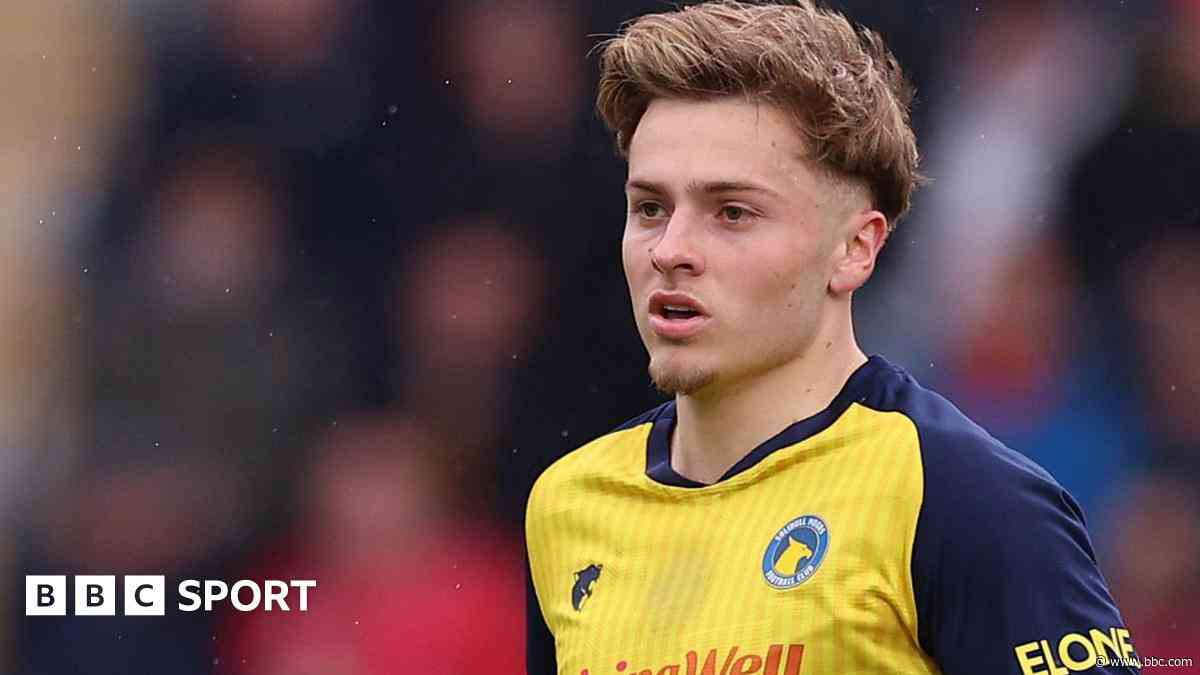 Oldham sign Solihull Moors winger Stevens