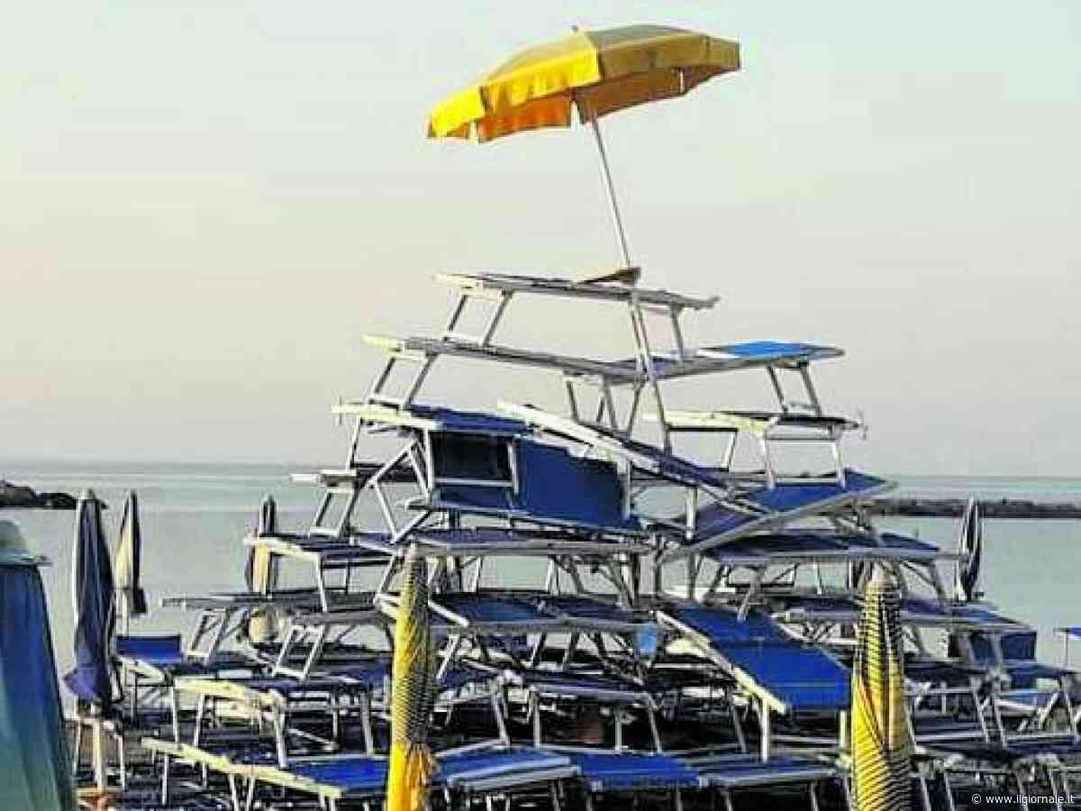 Sos maranza da spiaggia danni, alcol e coltelli. E al mare partono le ronde