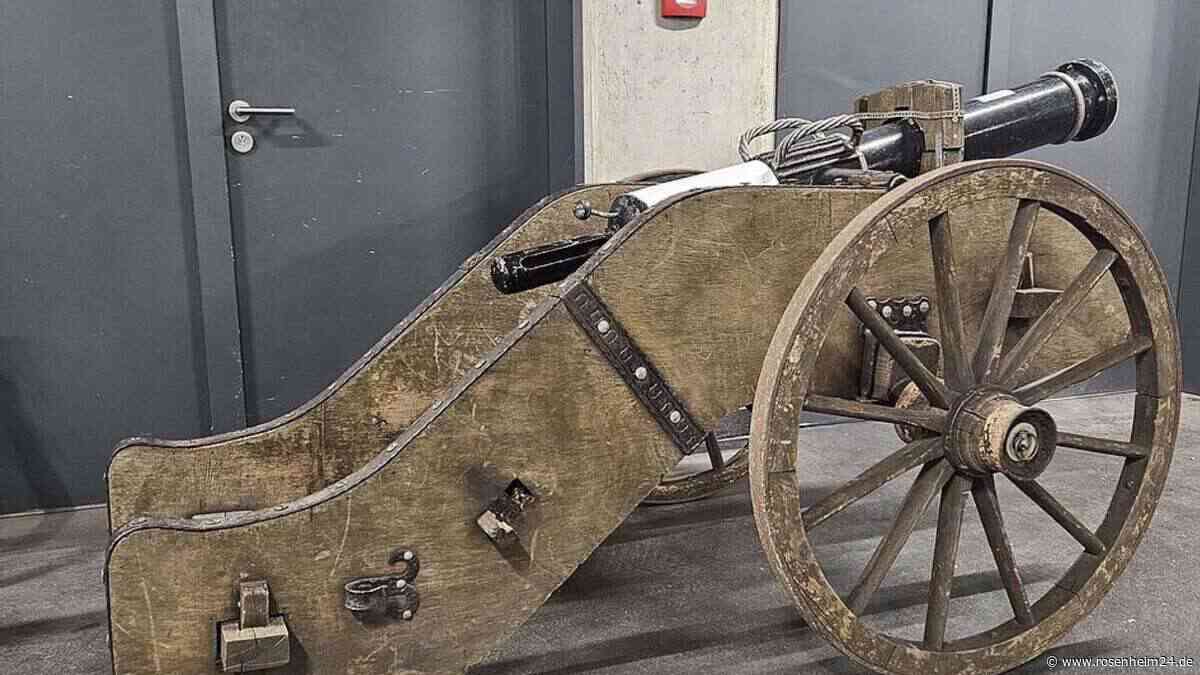 Unbekannte klauen Kanone – Polizei findet das Geschütz mitten in bayerischer Innenstadt