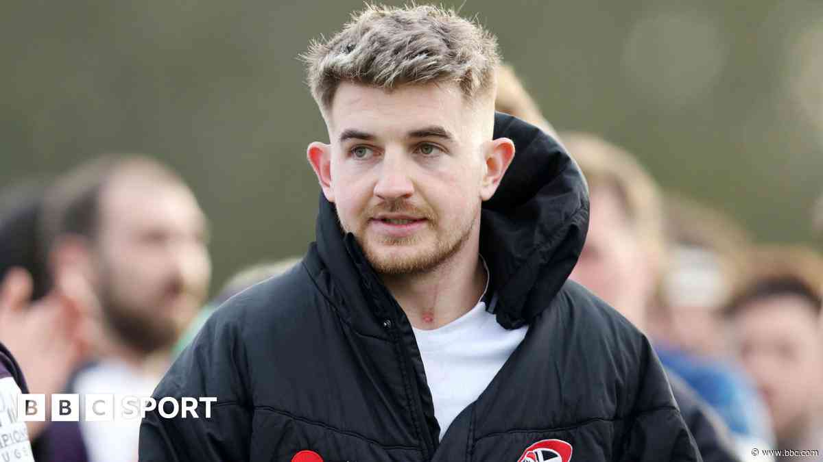 Fly-half Robson makes Cornish Pirates return