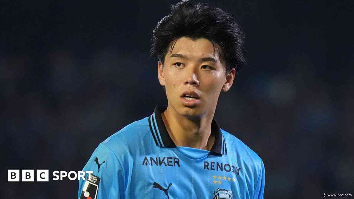 Tottenham sign Japan defender Takai for £5m