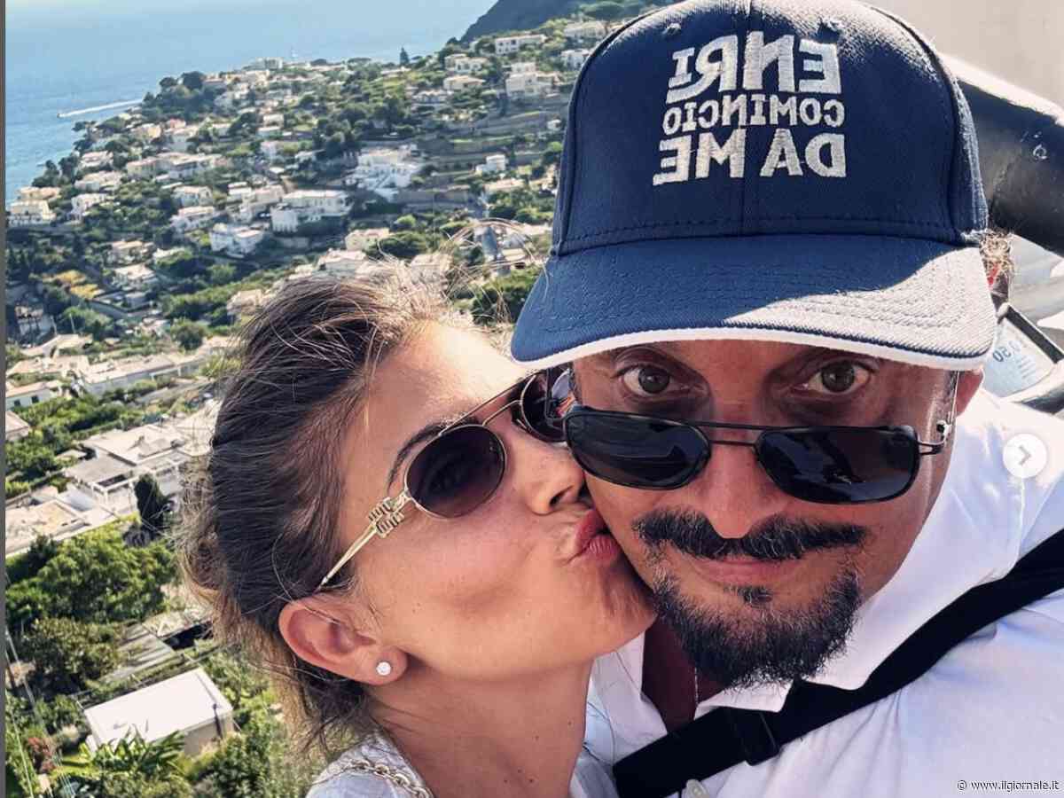 Così Enrico Brignano ha conosciuto Flora Canto: chi è l'ex tronista compagna del comico