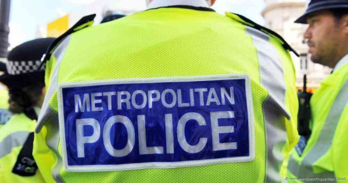 Met Police officer 'sent sexual messages to five kids' but was never charged