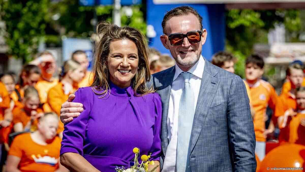 Prins Bernhard viert 25-jarig huwelijk met Annette