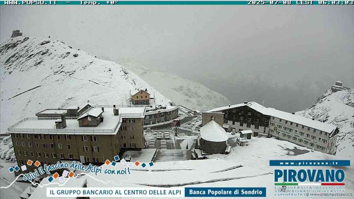 Il Passo dello Stelvio coperto dalla neve: cime imbiancate dopo il grande caldo – Video
