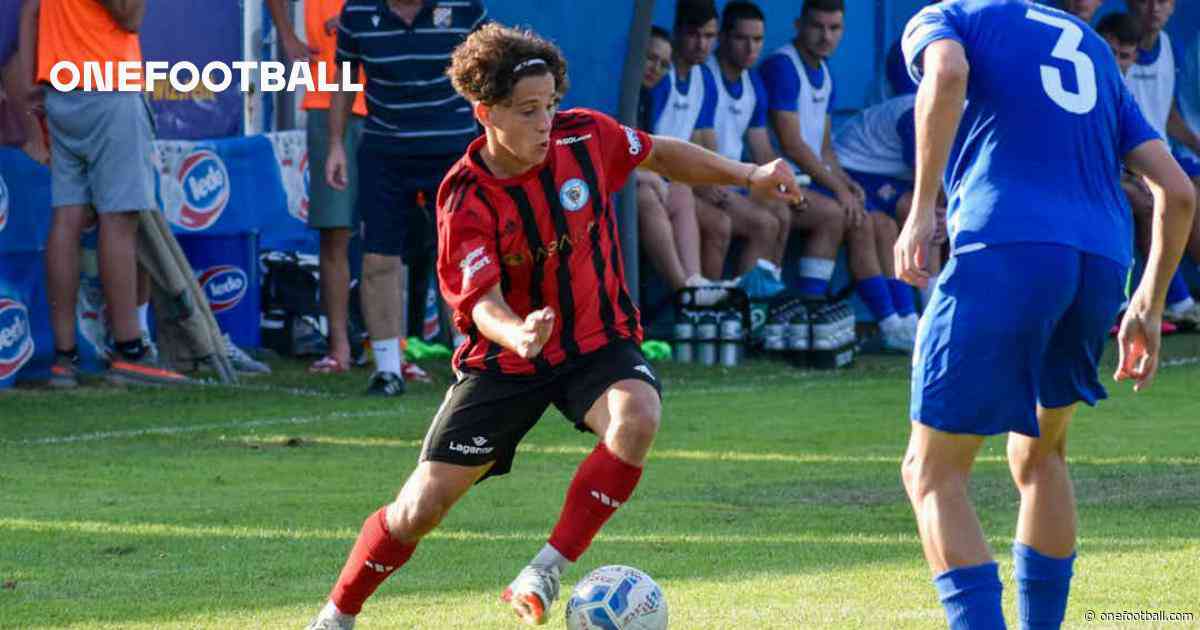 Barcelona snap up 18-year-old midfielder