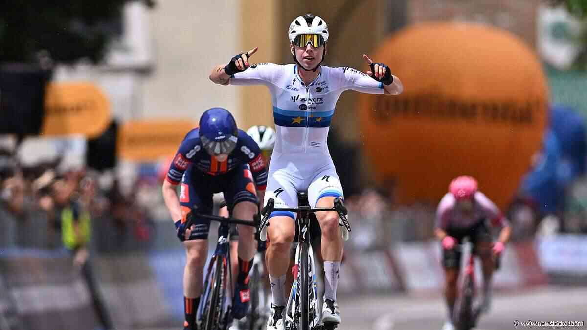 Lorena Wiebes knalt naar ritzege in Giro d'Italia na massale partij in slotkilometer