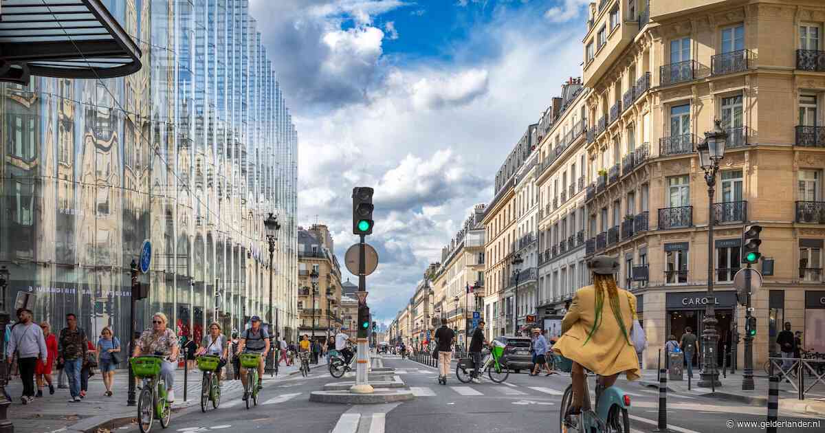 Parijs is nu echt een stad voor fietsers: ‘Het is soms zelfs leuker om hier te fietsen dan in Nederland’