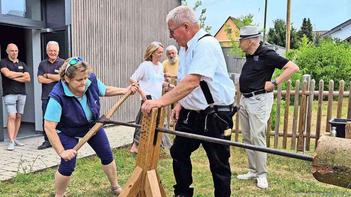 Museumstag in Neuhengstett: Teuchelbohren verlangt viel Geschick