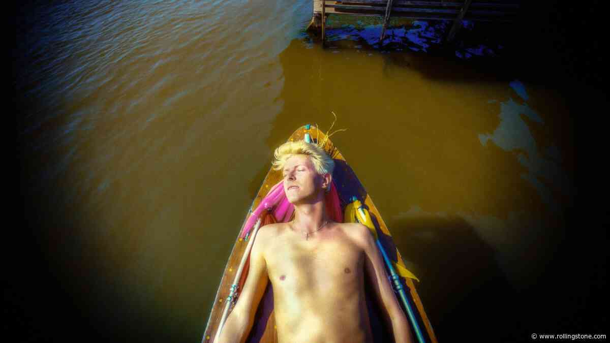 Check Out Rare and Intimate David Bowie Photos