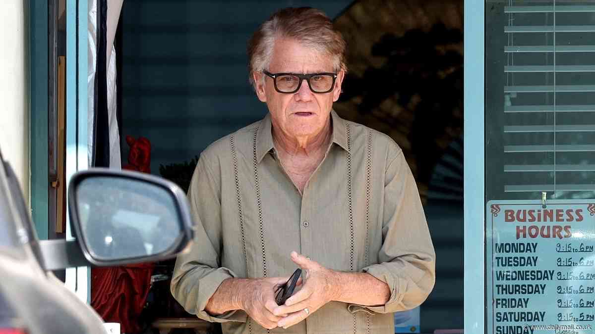 Happy feet! This '70s sitcom star, who played a goofball sidekick, was spotted going for a pedicure with his wife... who is it?