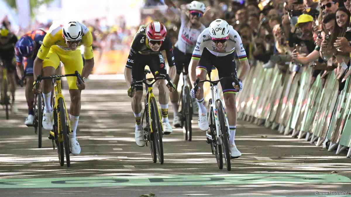Tadej Pogacar troeft Mathieu van der Poel af na heerlijke finale, Nederlander behoudt het geel