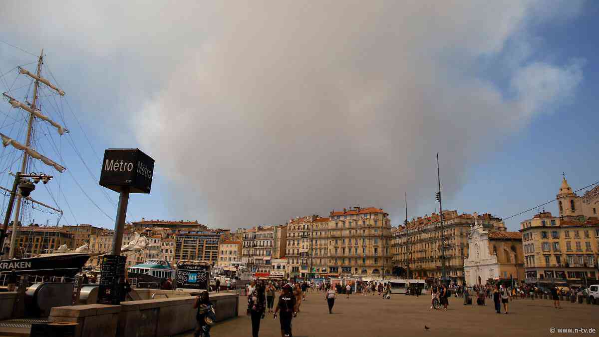 Zweitgrößte Stadt Frankreichs: Waldbrand erreicht Stadtrand von Marseille