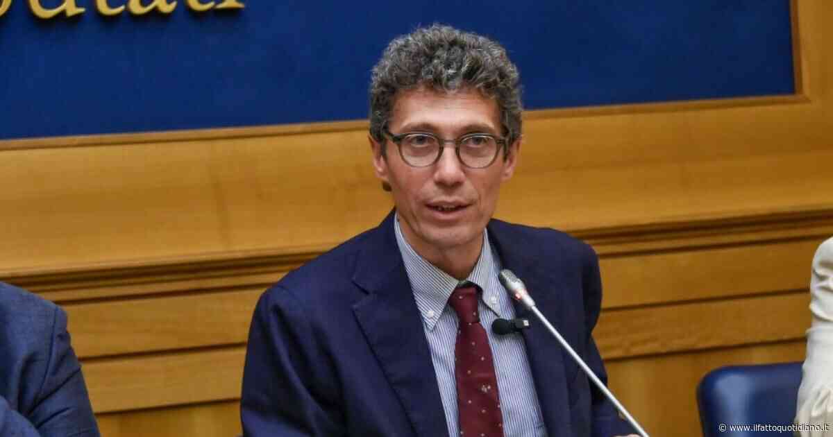 Magi vestito da fantasma alla Camera, rischia due giorni di interdizione: “Rivendico la mia azione politica”