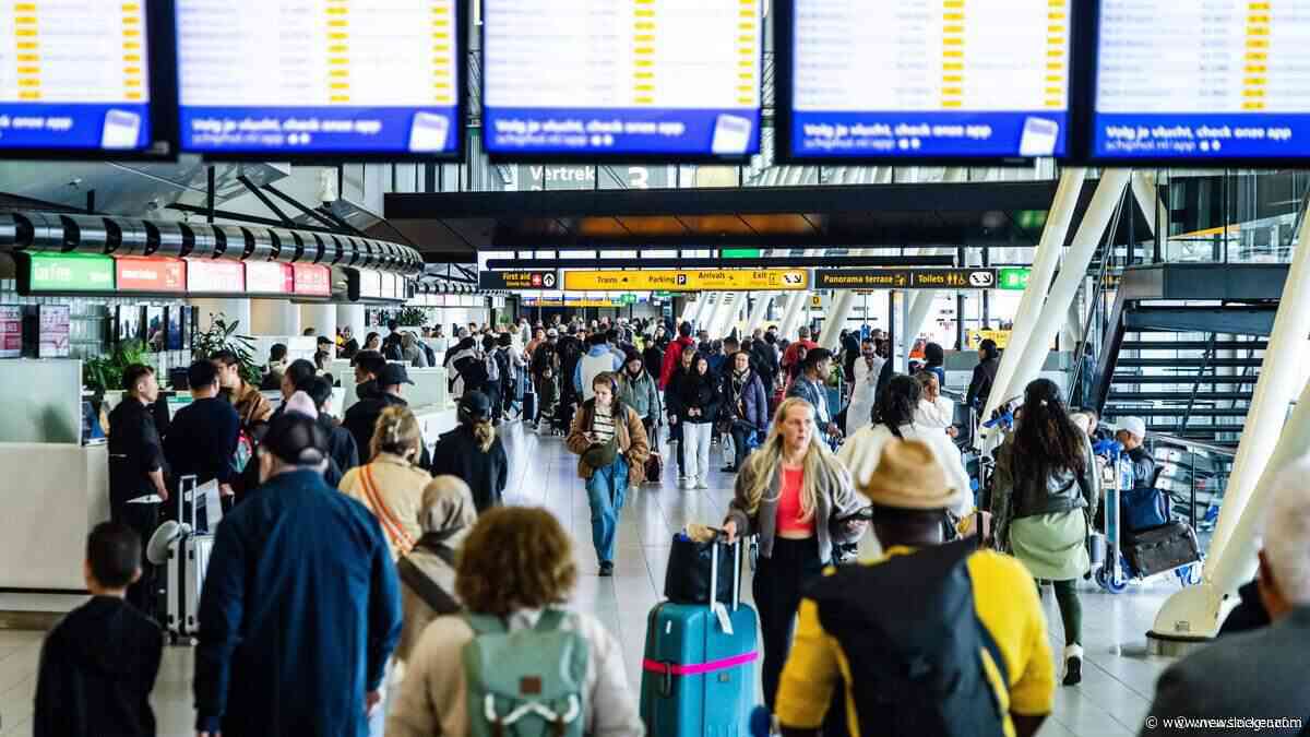 Stress op Schiphol door dreigende staking, uitgeput personeel en bommeldingen: hier moet je rekening mee houden op luchthaven