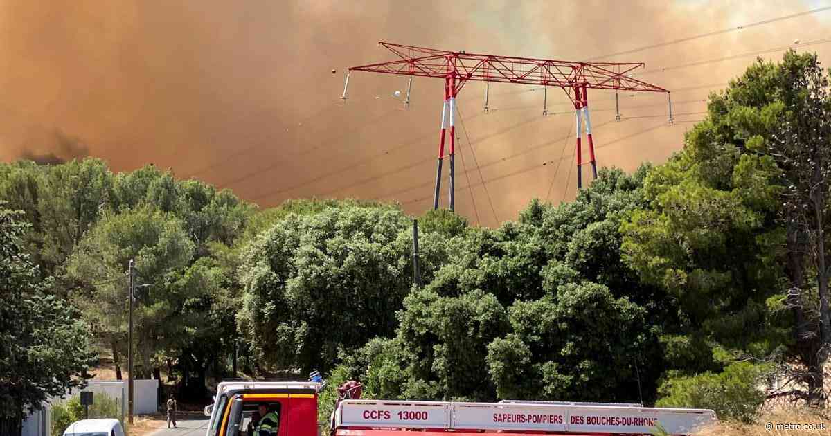 Apocalyptic wildfire ‘at gates of Marseille’ with smoke blocking out sun