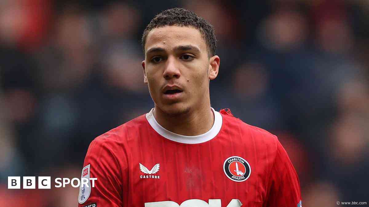 Leaburn signs three-year extension at Charlton