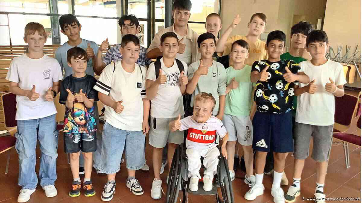 Projekt „kicken & lesen“: eSports-Star  besucht Ebhauser Schüler