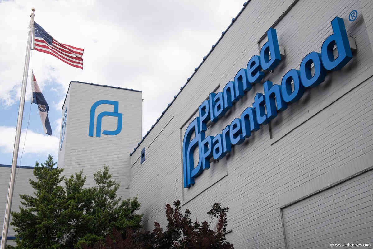 Judge temporarily blocks Trump administration from cutting off Planned Parenthood funding