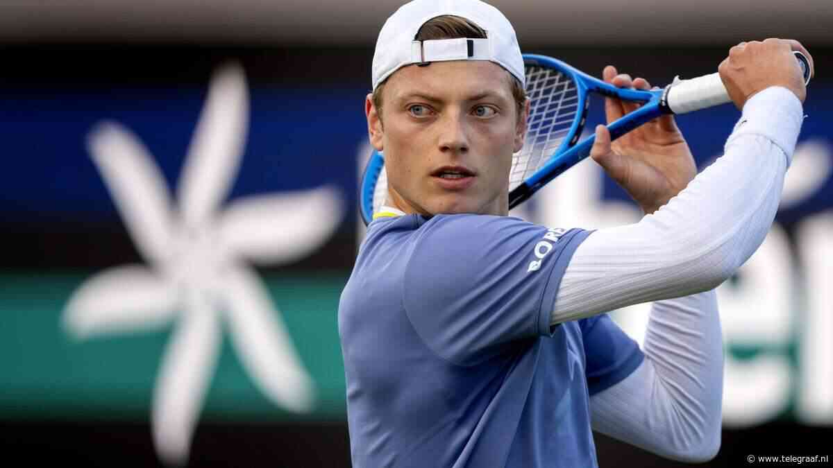 Tim van Rijthoven kondigt gedwongen tennispensioen aan: ’Graag afscheid genomen met een racket in mijn hand’