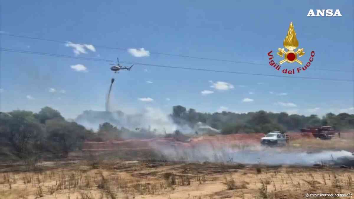 Incendi a Sassari e alla Maddalena, fiamme vicino alle case: persone evacuate via mare – Video