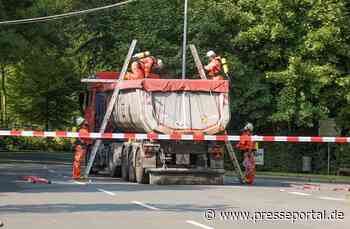 FW-E: Ammoniakaustritt aus LKW - Feuerwehr im Großeinsatz