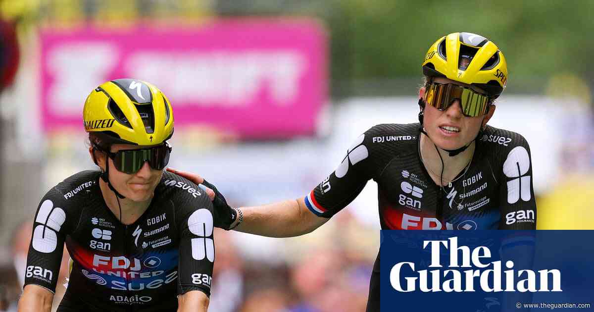 Vollering in nasty crash as Wiebes wins Tour de France Femmes stage three