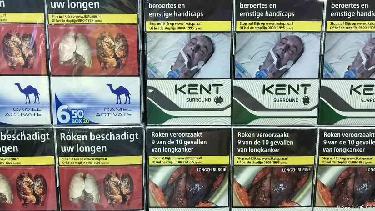 Pakjes sigaretten aangespoeld langs kust Noord-Holland
