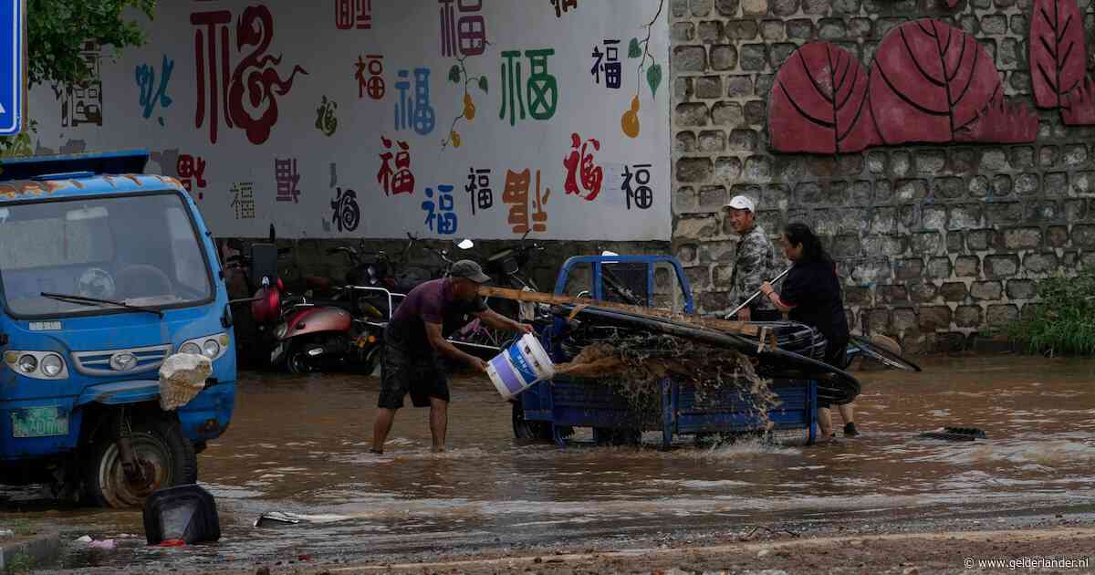 Tientallen doden door zware regenval in Beijing, ruim 80.000 mensen geëvacueerd