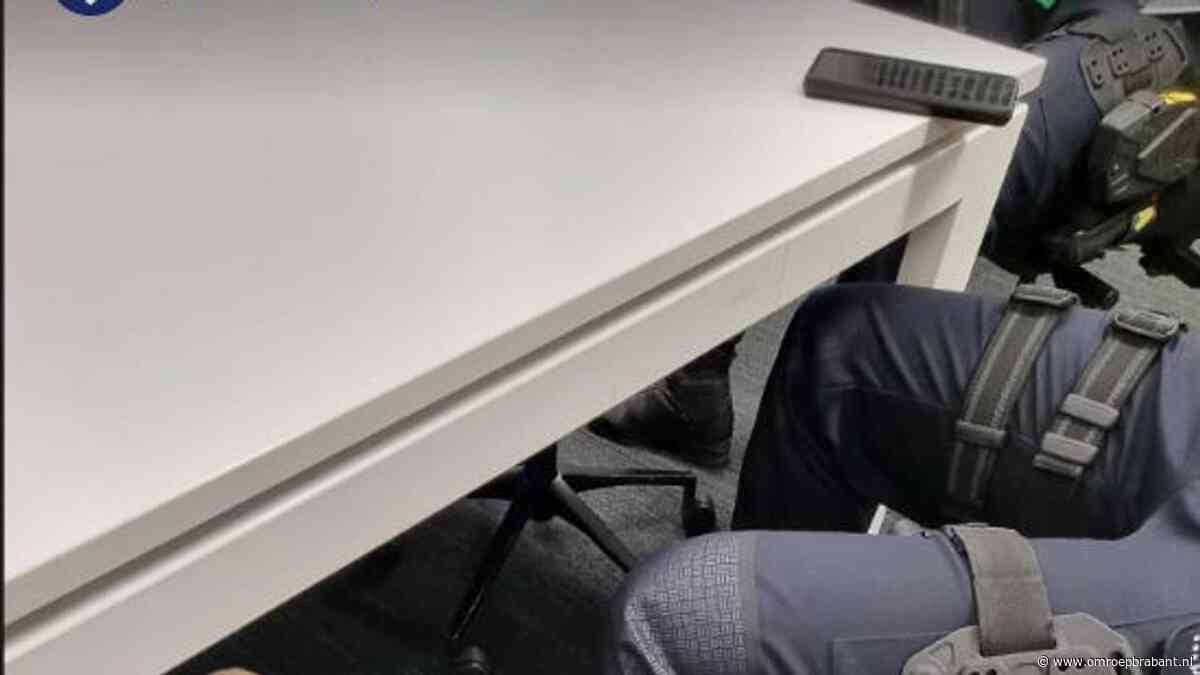 112-nieuws: Middelvinger opsteken naar politie komt scooterrijder duur te staan • Weer aanslag bij horecazaak waar al eerder explosies waren en geschoten is