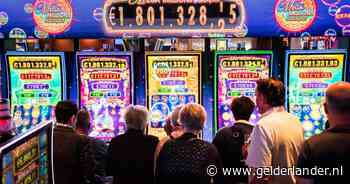 Vrouw (76) loopt casino binnen om te schuilen voor de regen, even later loopt ze als miljonair naar buiten