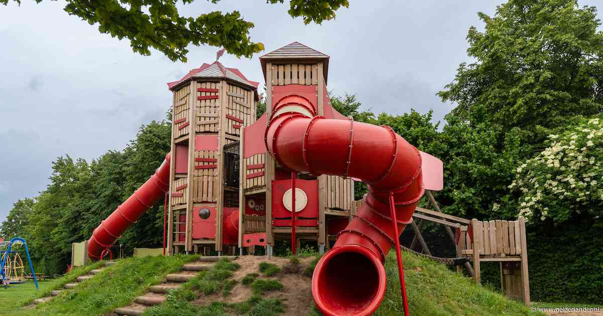 Dit speelkasteel is te hoog, vinden buren, maar de rechter geeft ze geen gelijk