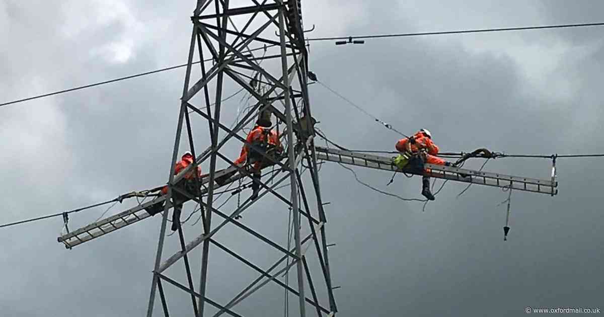 More than 800 people without power after overhead power line came down